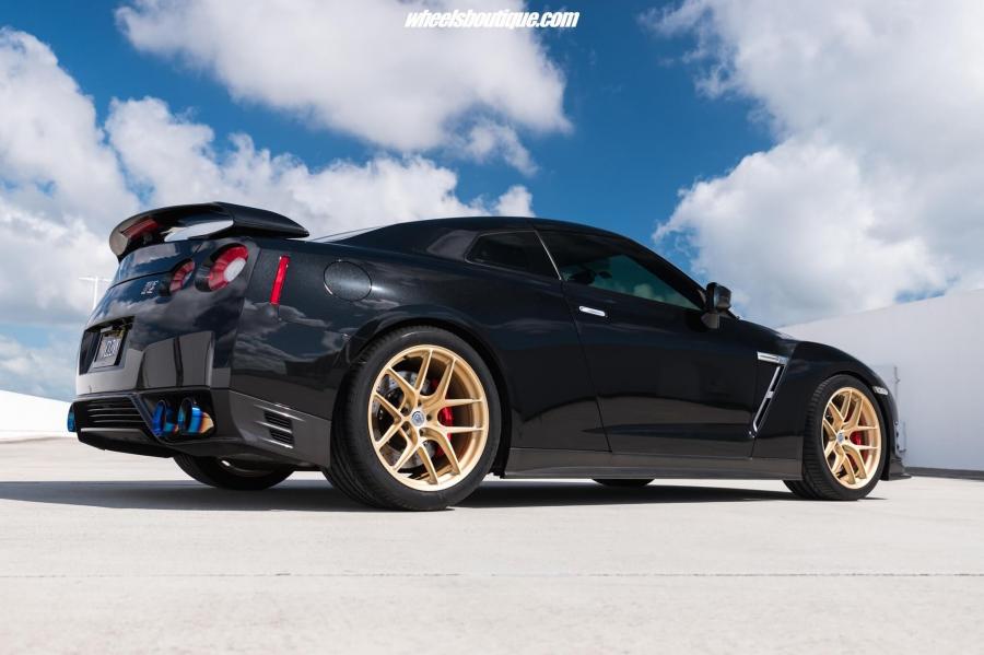  Nissan GT-R on HRE Wheels (R101 Lightweight) 2019 года  (фото 2 из 12)